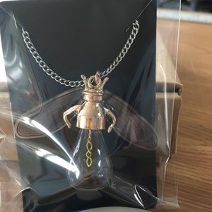 You are a Queen necklace.